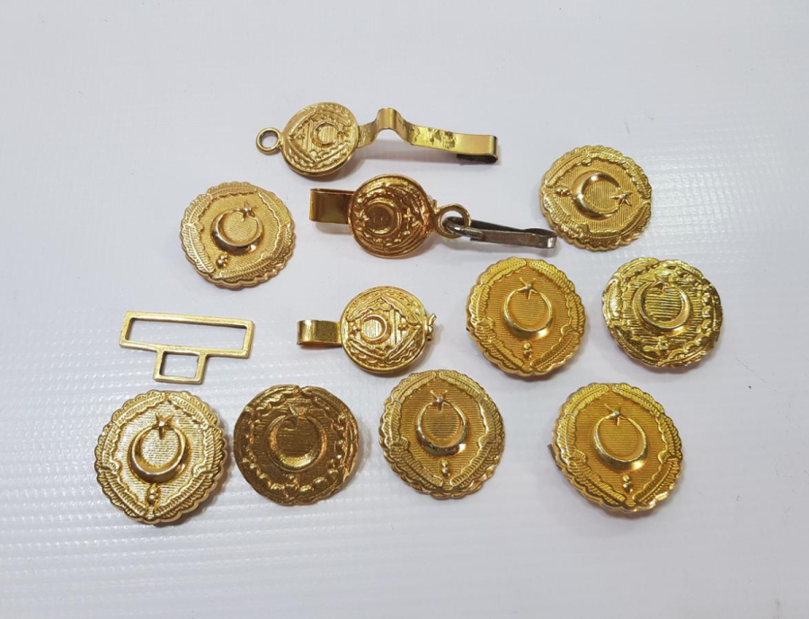 ESKİ ASKERİ KIYAFET VE KEMER PARÇALARI