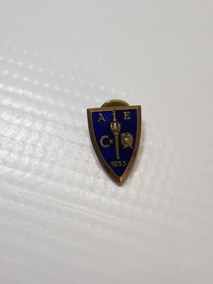 1953 A.İ.E. YAZILI MİNELİ ROZET
