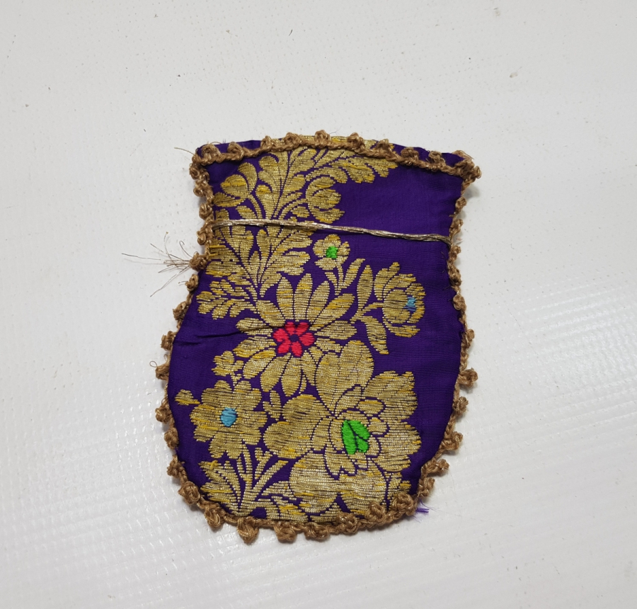 OSMANLI DÖNEMİ ALTIN SIRMA İŞLEMELİ MOR RENKLİ ELMASİYE KESE