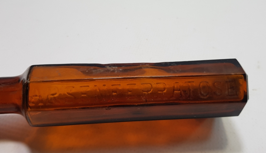 TIP TARİHİ: ANTİKA İLAÇ ŞİŞESİ