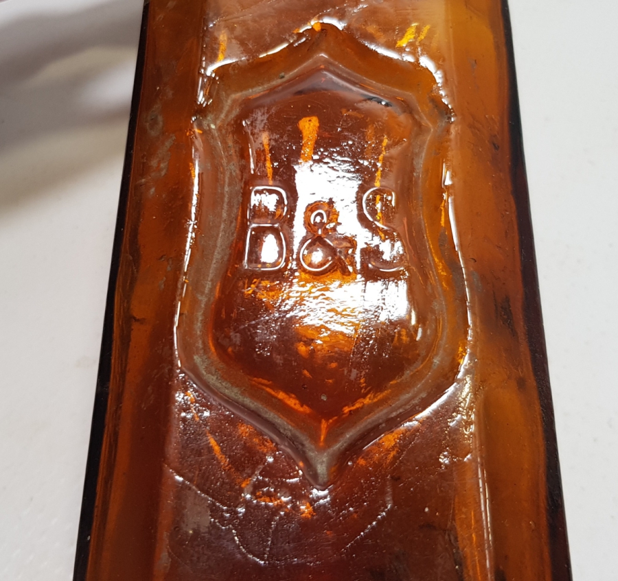 TIP TARİHİ: ANTİKA İLAÇ ŞİŞESİ