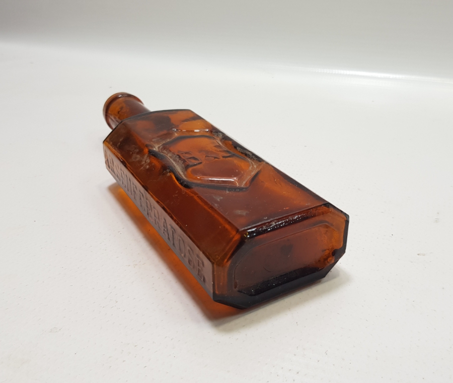 TIP TARİHİ: ANTİKA İLAÇ ŞİŞESİ