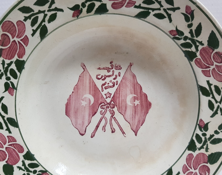 OSMANLI DÖNEMİ MEŞRUTİYET BAYRAKLI AFİYET OLSUN EFENDİM YAZILI PORSELEN TABAK