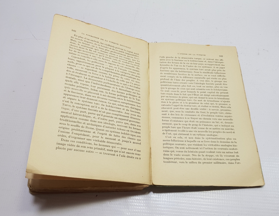 OSMANLI DEVLETİNDEN TÜRKİYE CUMHURİYETİNE FRANSIZCA KİTAP