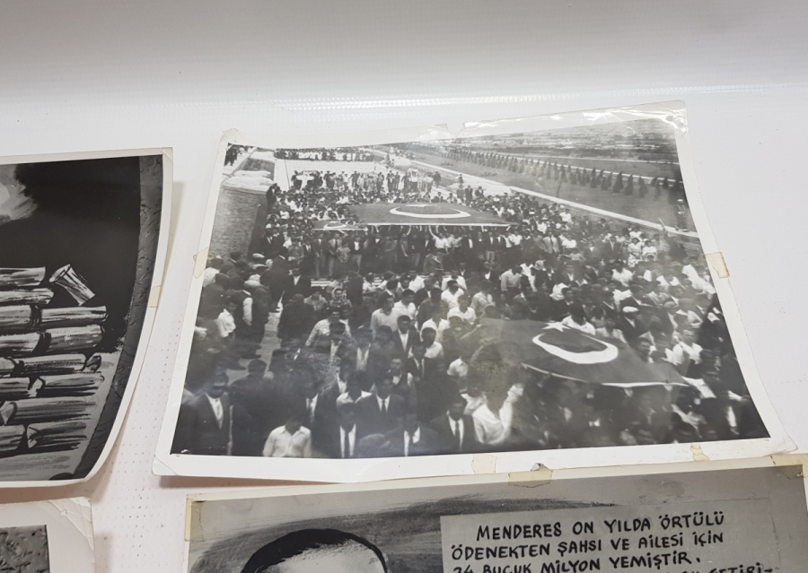 1960 DARBESİ KONULU KARİKATÜR FOTOĞRAFI LOTU