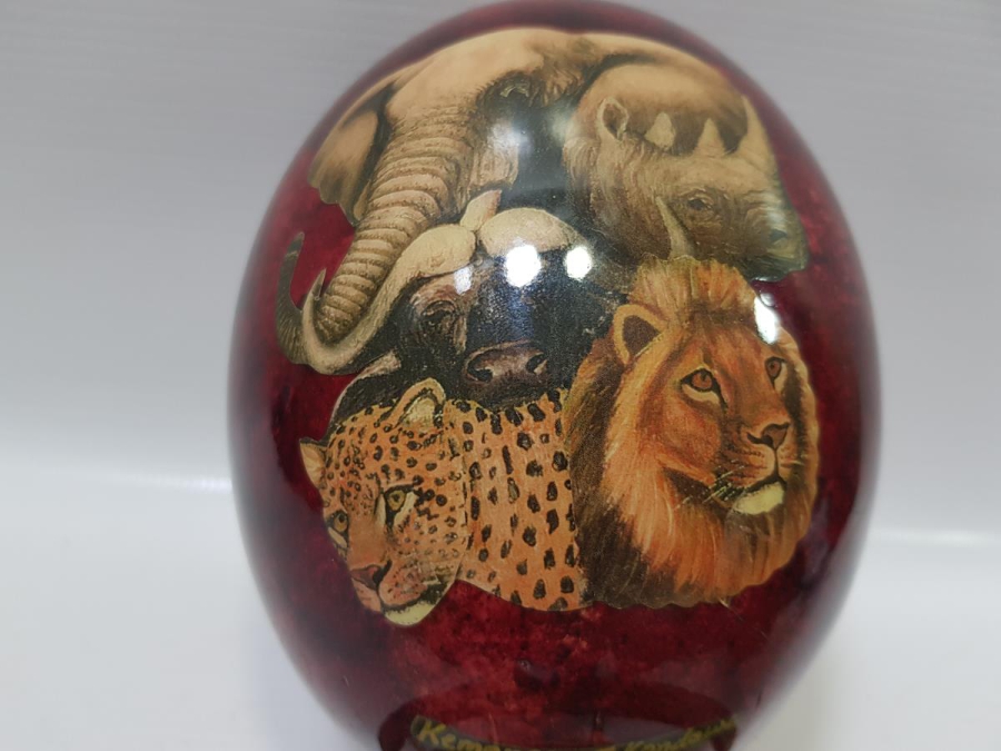 ÜZERİ RESİMLİ SANATÇI İMZALI DEVE KUŞU YUMURTASI