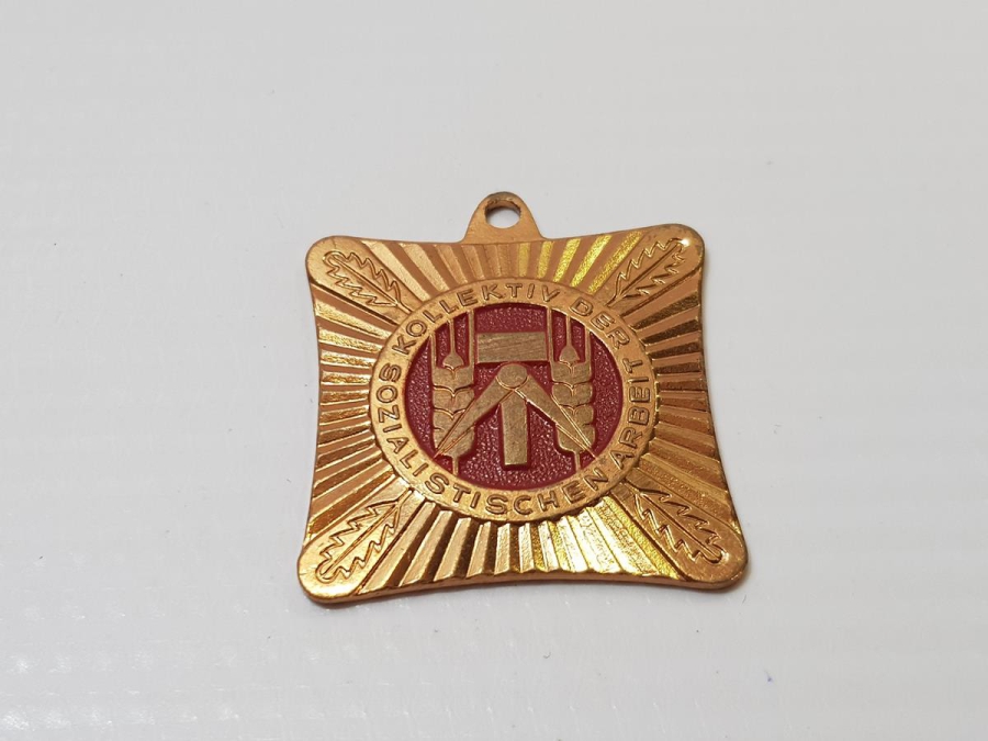 DOĞU ALMANYA SOSYALİST ÇALIŞMA PARTİSİ NİŞANI