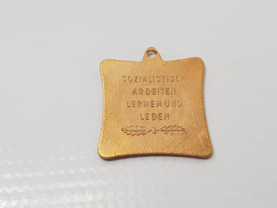 DOĞU ALMANYA SOSYALİST ÇALIŞMA PARTİSİ NİŞANI