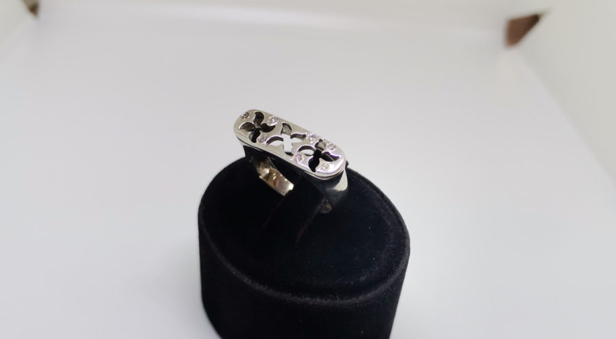 DÖRT YAPRAKLI YONCA MODELLİ PIRLANTA YÜZÜK