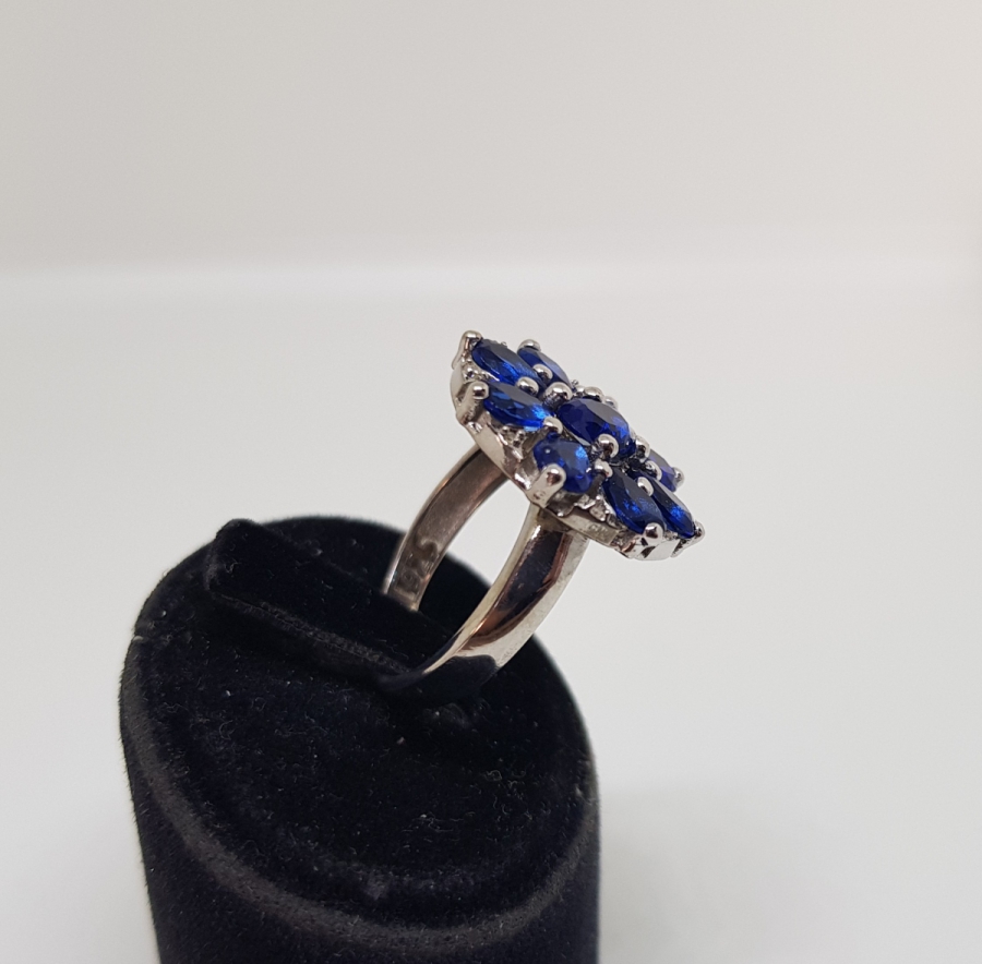 SAFİR VE PIRLANTA TAŞLI GÜNEŞ MODELİ YÜZÜK