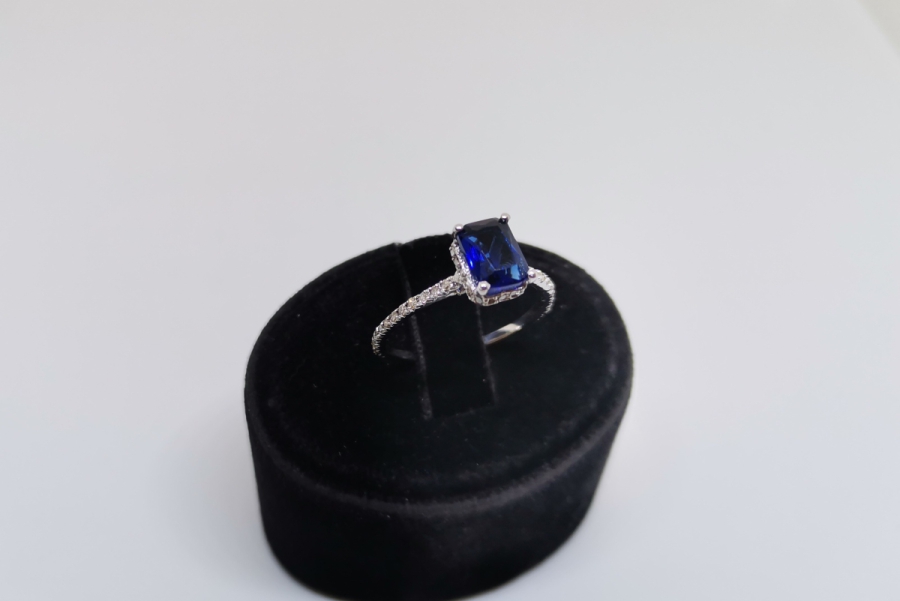 SAFİR VE PIRLANTA TAŞLI FRANSIZ BAGET MODELİ YÜZÜK