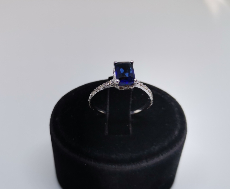 SAFİR VE PIRLANTA TAŞLI FRANSIZ BAGET MODELİ YÜZÜK