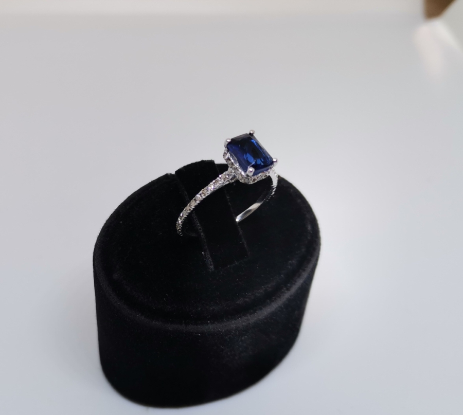 SAFİR VE PIRLANTA TAŞLI FRANSIZ BAGET MODELİ YÜZÜK