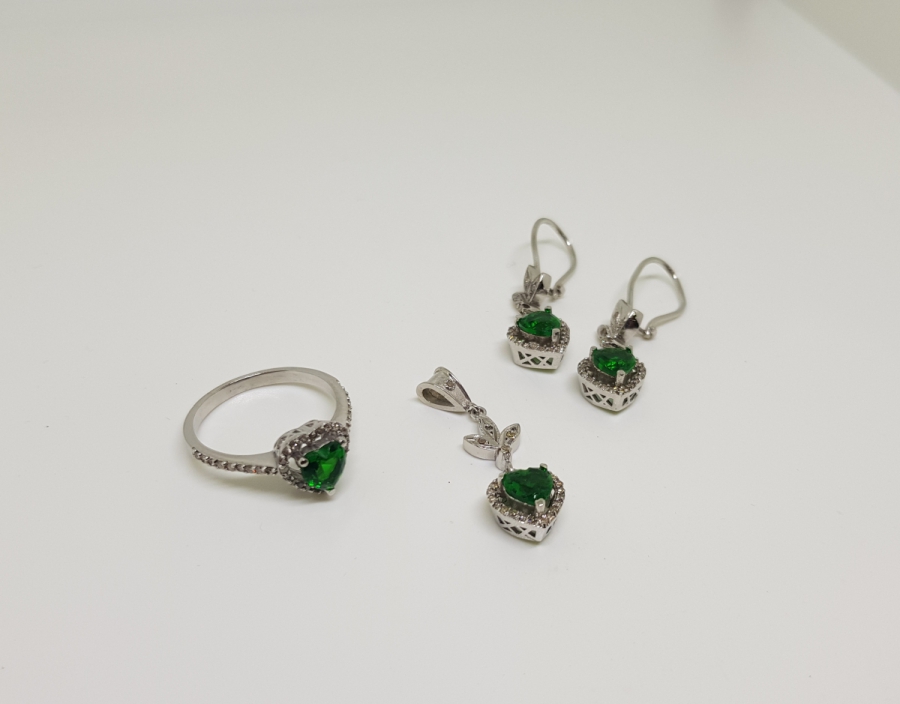 ZÜMRÜT VE PIRLANTA TAŞLI KOLYE KÜPE YÜZÜK TAKIMI