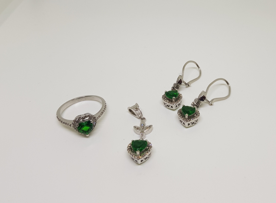 ZÜMRÜT VE PIRLANTA TAŞLI KOLYE KÜPE YÜZÜK TAKIMI