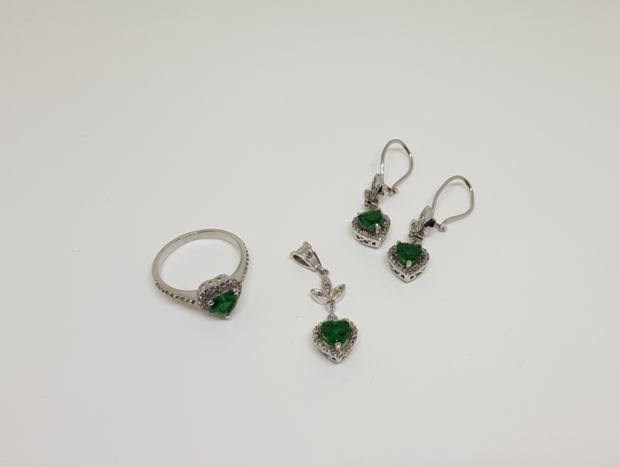 ZÜMRÜT VE PIRLANTA TAŞLI KOLYE KÜPE YÜZÜK TAKIMI