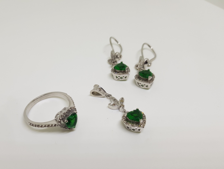 ZÜMRÜT VE PIRLANTA TAŞLI KOLYE KÜPE YÜZÜK TAKIMI