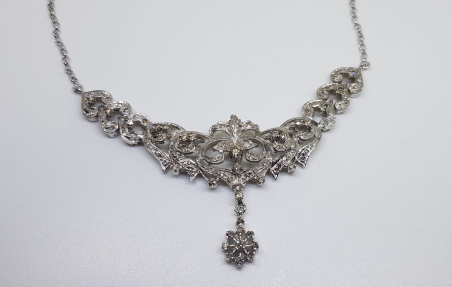 PIRLANTA TAŞLI FRANSIZ FİYONK MODELİ GERDANLIK