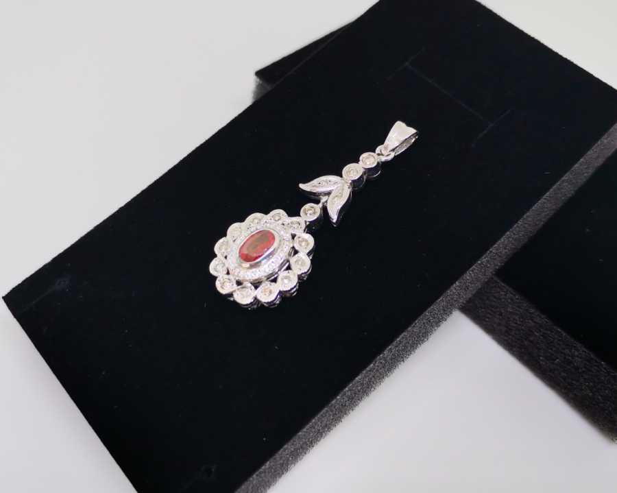 YAKUT VE PIRLANTA TAŞLI ZİNCİR MODEL KOLYE UCU