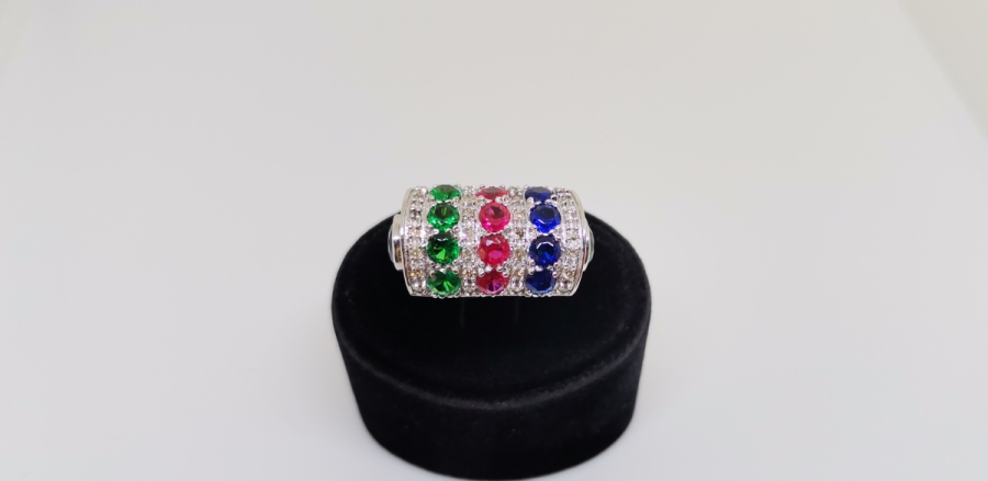 PIRLANTA VE ÇEŞİTLİ RENKLİ TAŞLARLA SÜSÜLÜ BÜYÜK BOY YÜZÜK