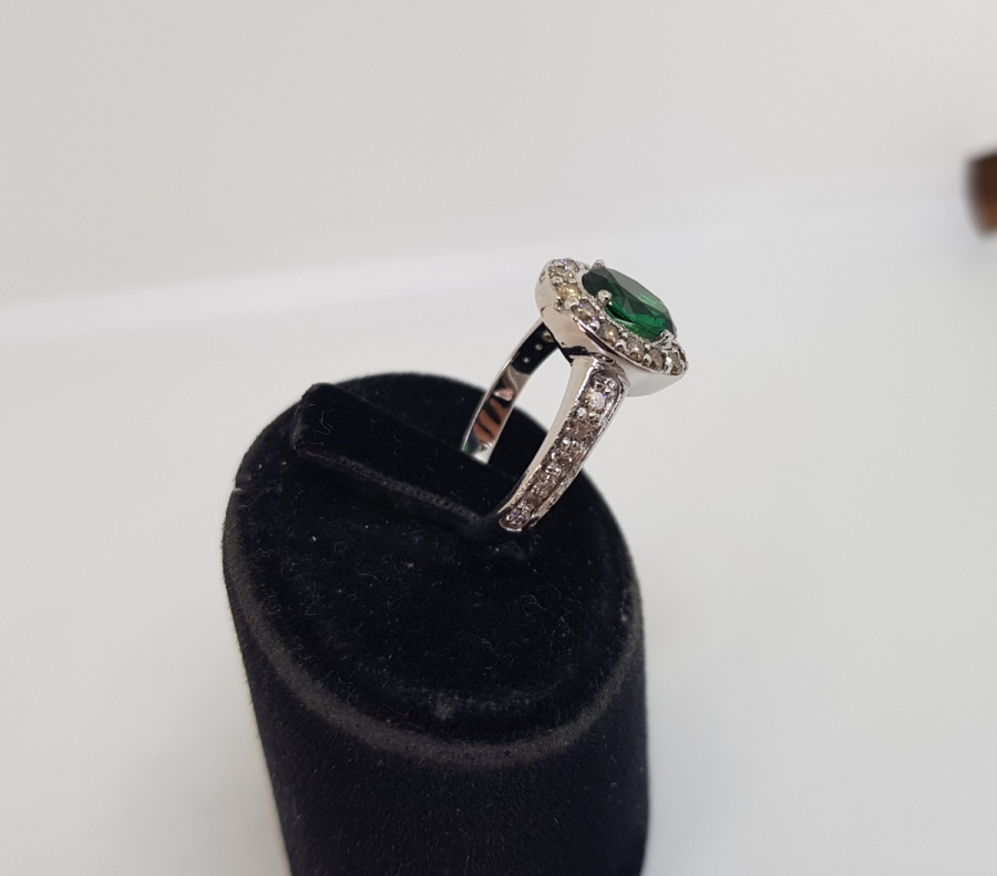 ZÜMRÜT VE PIRLANTA TAŞLI RUS KESİM YÜZÜK