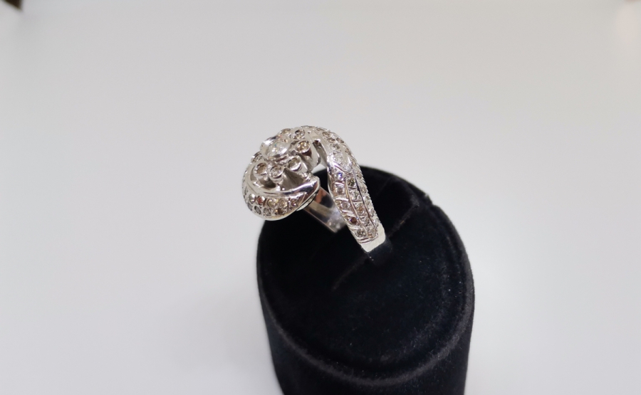 PIRLANTA TAŞLI SALYANGOZ MODELİ YÜZÜK