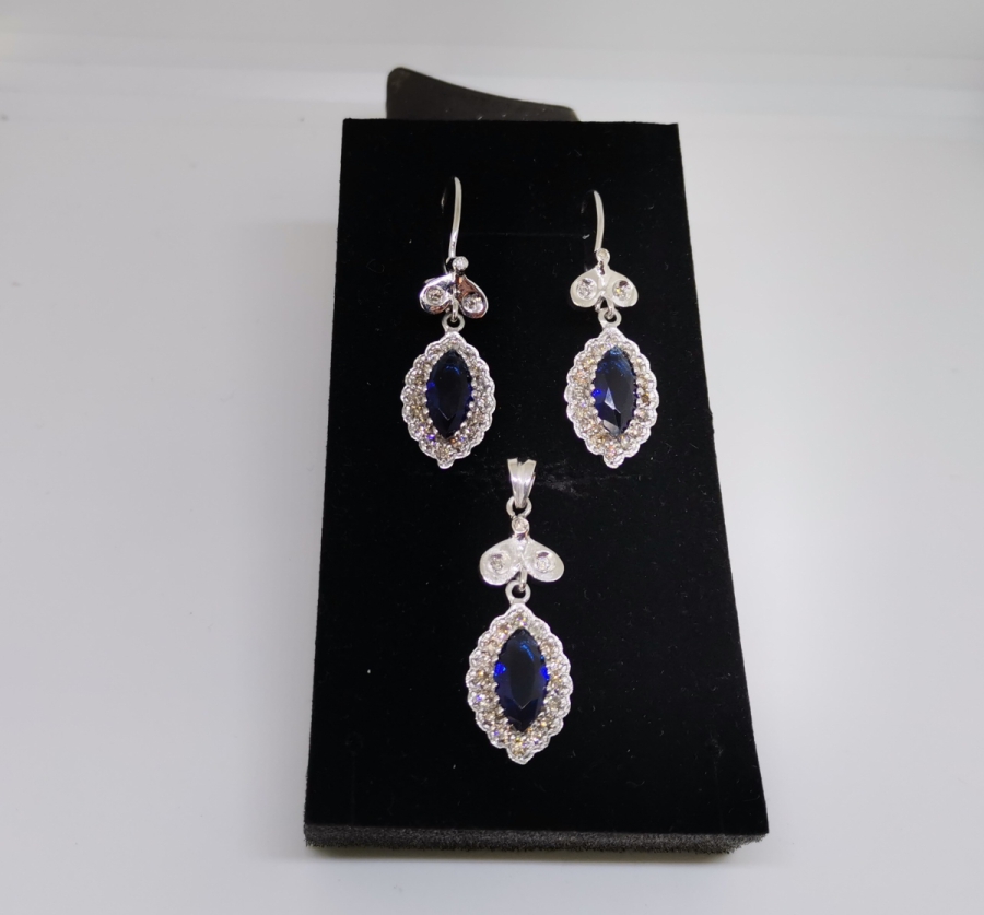 SAFİR VE PIRLANTA TAŞLI SU DAMLASI MODELİ KOLYE KÜPE TAKIMI