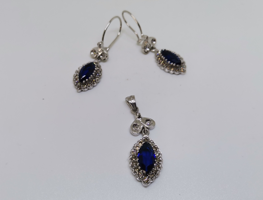 SAFİR VE PIRLANTA TAŞLI SU DAMLASI MODELİ KOLYE KÜPE TAKIMI