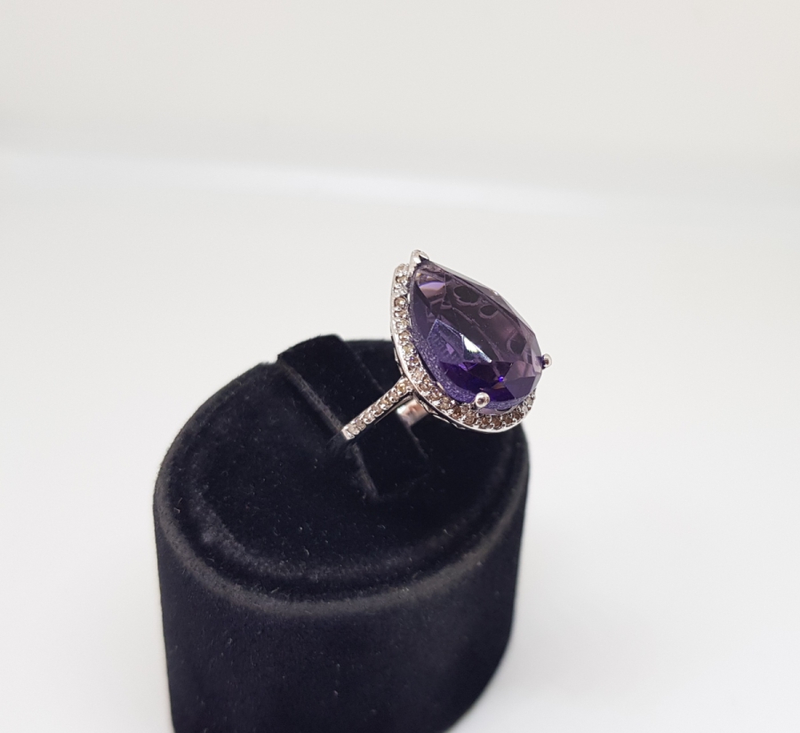 PIRLANTA VE AMETİST TAŞLI BÜYÜK DAMLA MODEL YÜZÜK