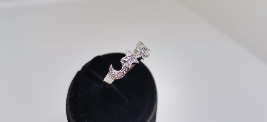 AY VE YILDIZLARLA DEKORLU PIRLANTA TAŞLI YÜZÜK