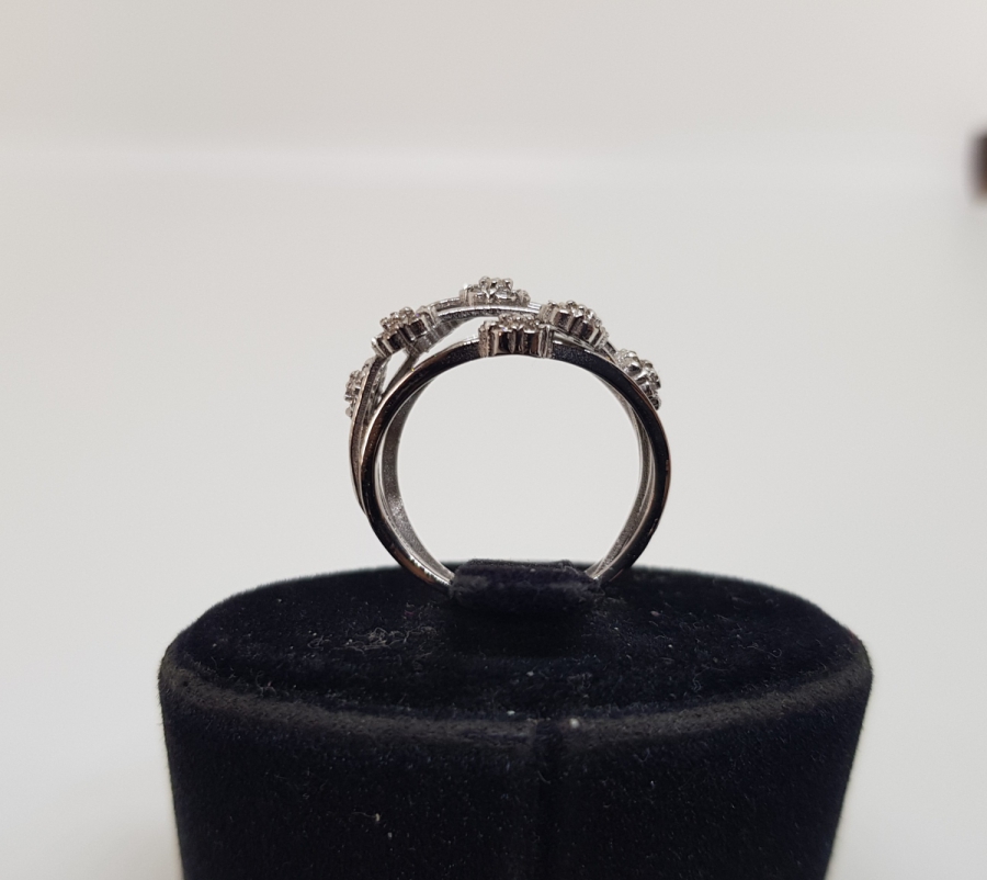 YAPRAKLI MODELİ PIRLANTA TAŞLI YÜZÜK