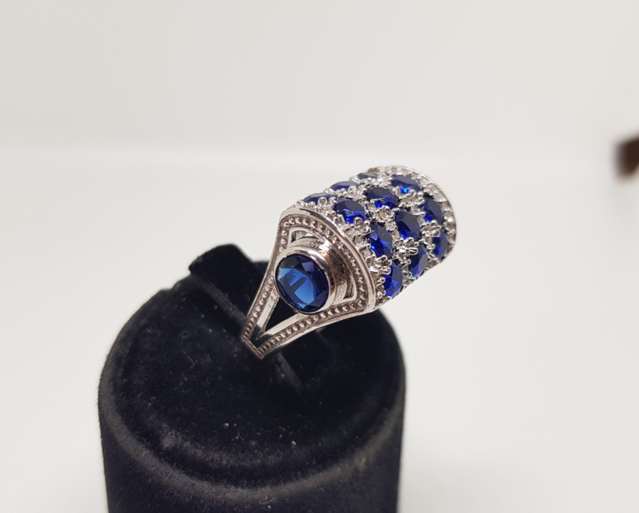 MÜHRE MODEL SAFİR VE PIRLANTA TAŞLI YÜZÜK