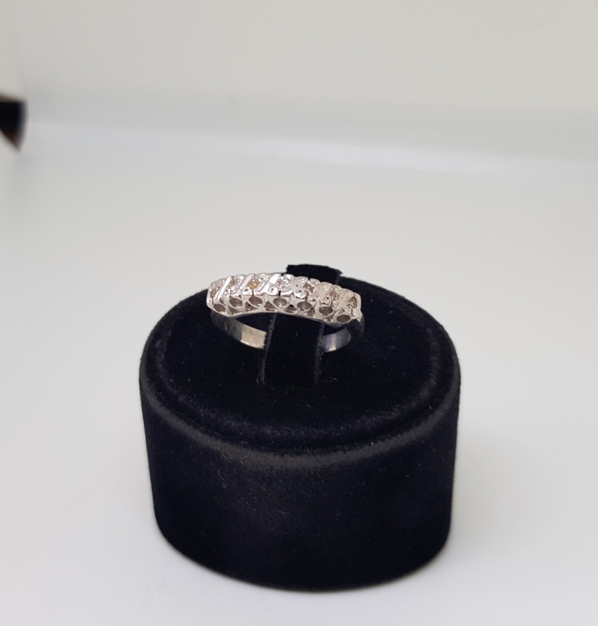 YEDİ TAŞ BULUNAN PIRLANTA YÜZÜK