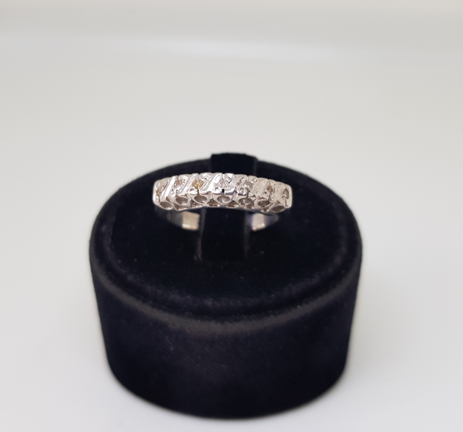 YEDİ TAŞ BULUNAN PIRLANTA YÜZÜK