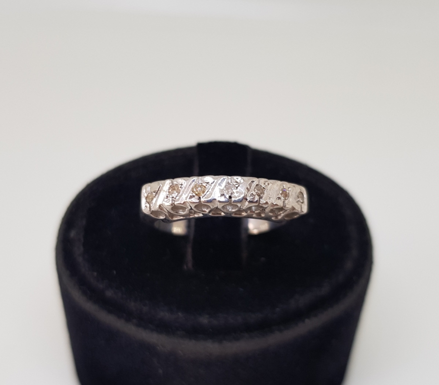 YEDİ TAŞ BULUNAN PIRLANTA YÜZÜK