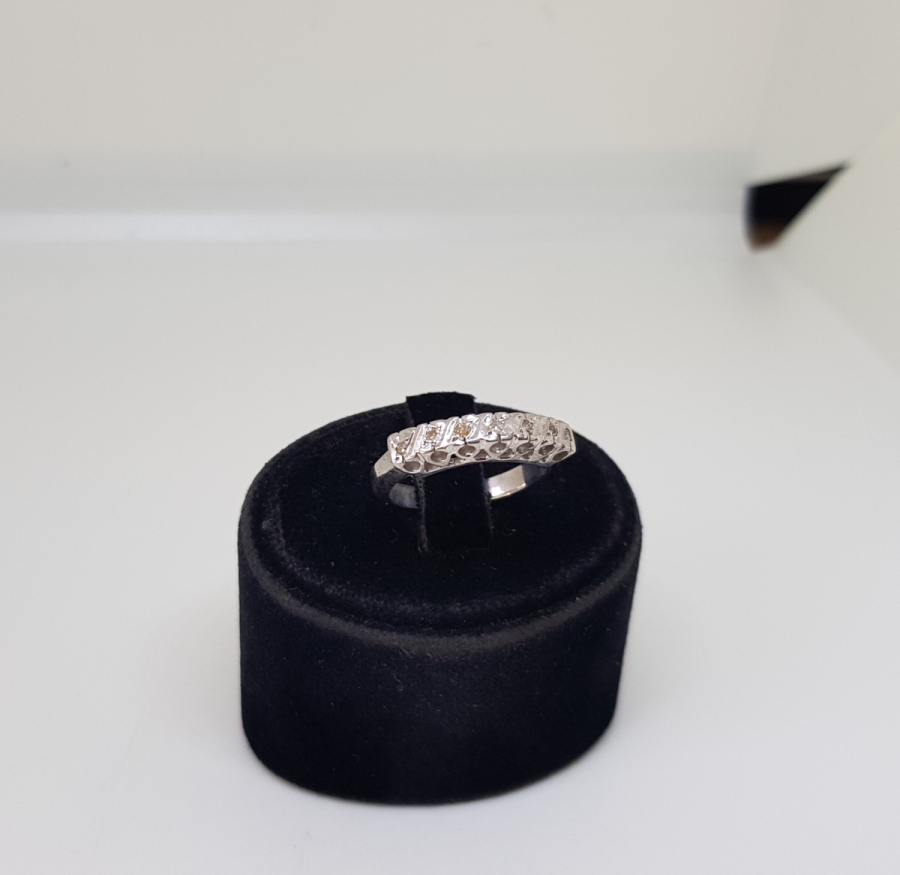 YEDİ TAŞ BULUNAN PIRLANTA YÜZÜK