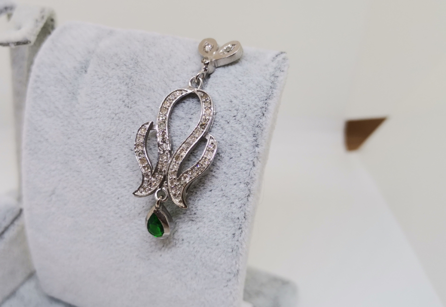 ZÜMRÜT VE PIRLANTA TAŞLI SONSUZLUK MODEL KOLYE