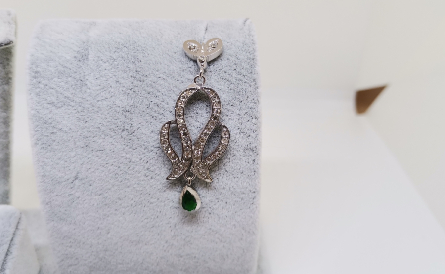 ZÜMRÜT VE PIRLANTA TAŞLI SONSUZLUK MODEL KOLYE