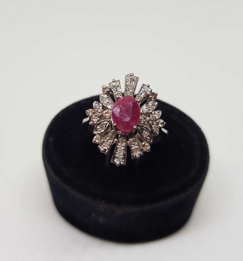 HAS YAKUT VE PIRLANTA TAŞLI OVAL ÇİÇEK