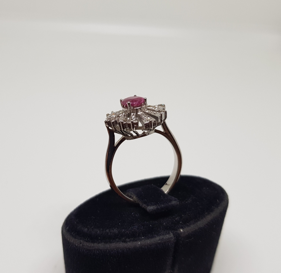 HAS YAKUT VE PIRLANTA TAŞLI OVAL ÇİÇEK