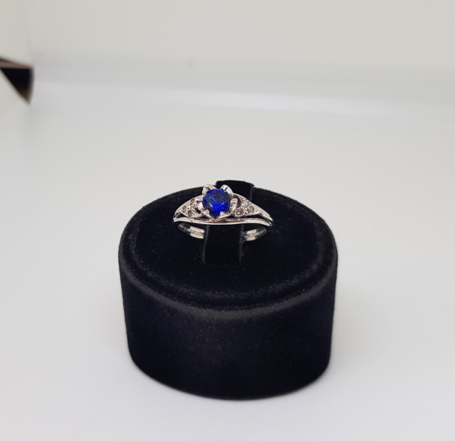 SAFİR VE PIRLANTA TAŞLI GİRİT MODEL YÜZÜK