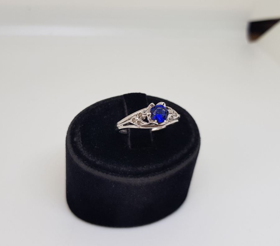 SAFİR VE PIRLANTA TAŞLI GİRİT MODEL YÜZÜK