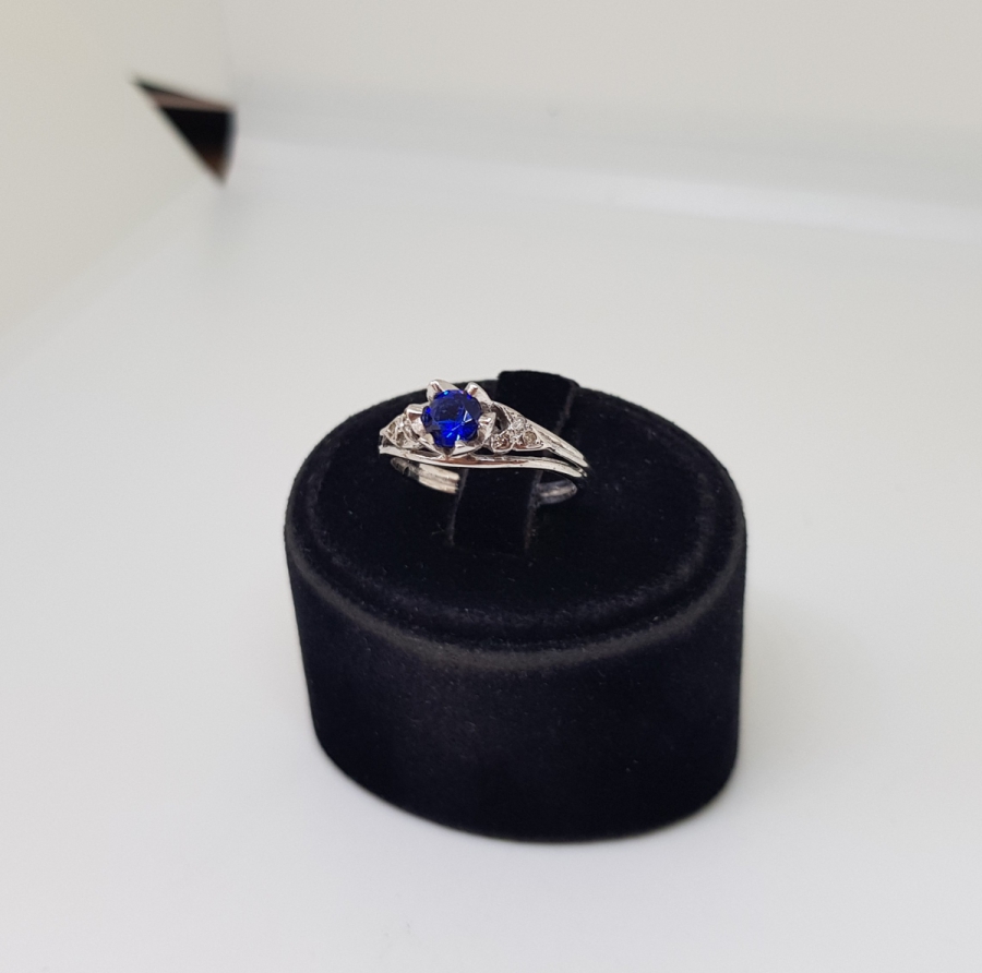 SAFİR VE PIRLANTA TAŞLI GİRİT MODEL YÜZÜK