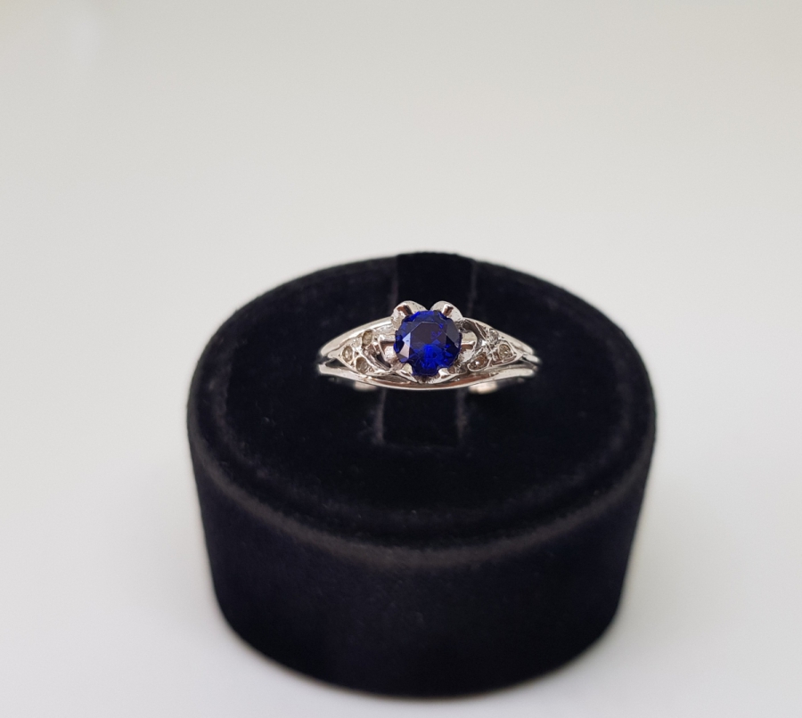 SAFİR VE PIRLANTA TAŞLI GİRİT MODEL YÜZÜK