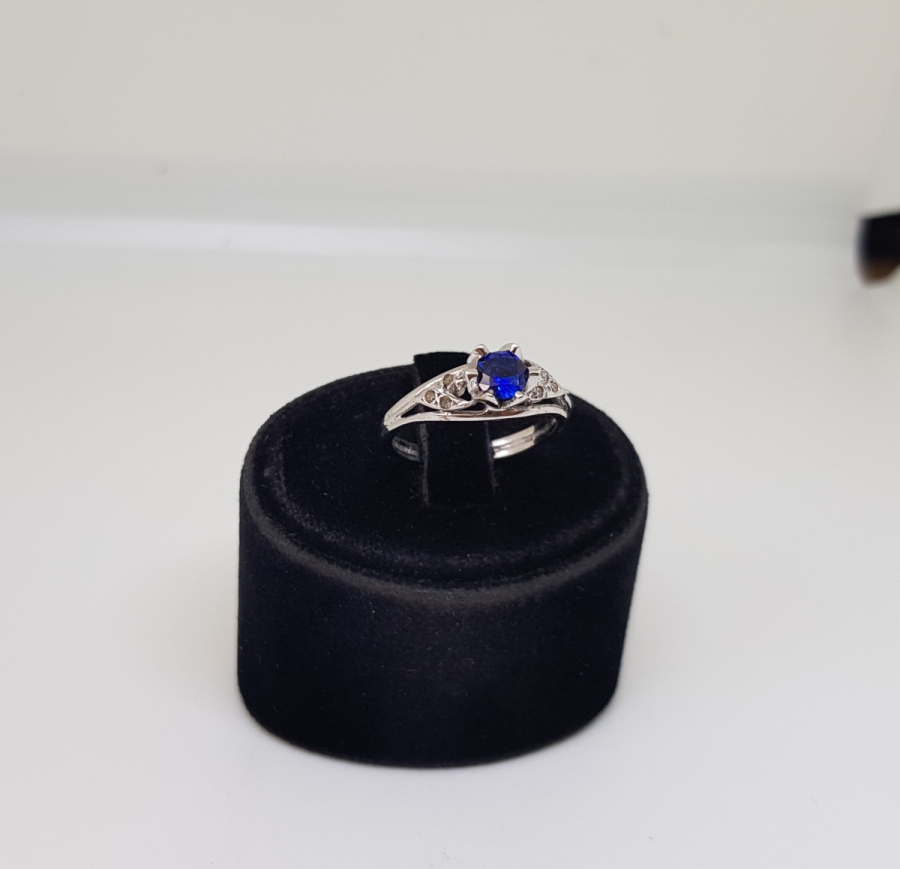 SAFİR VE PIRLANTA TAŞLI GİRİT MODEL YÜZÜK