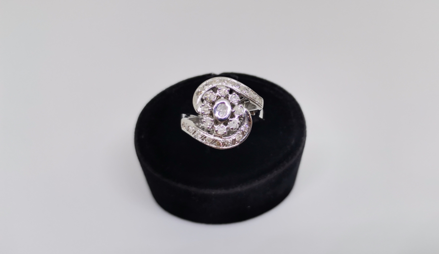 BÜYÜK SALYANGOZ MODELİ PIRLANTA YÜZÜK