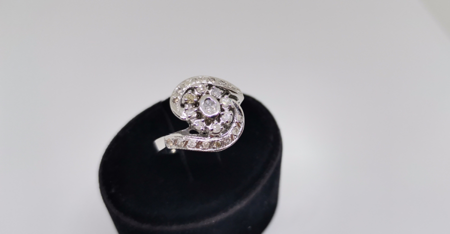 BÜYÜK SALYANGOZ MODELİ PIRLANTA YÜZÜK