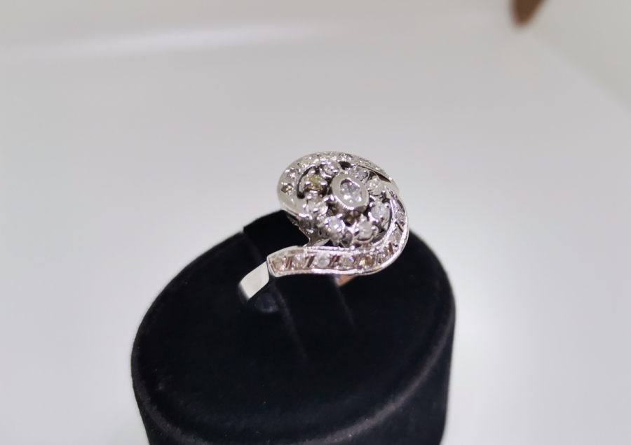 BÜYÜK SALYANGOZ MODELİ PIRLANTA YÜZÜK