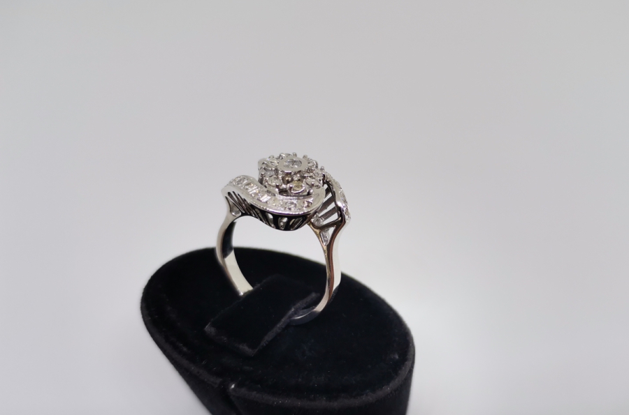 BÜYÜK SALYANGOZ MODELİ PIRLANTA YÜZÜK