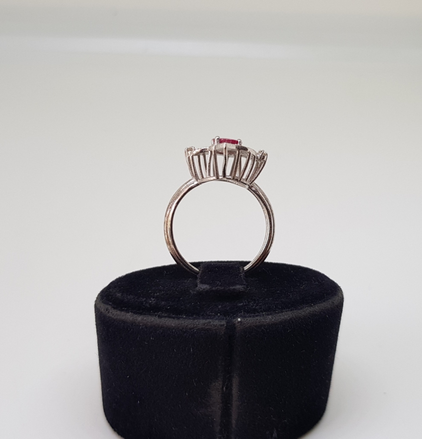 PIRLANTA VE YAKUT TAŞLARLA SÜSLÜ FRANSIZ ZAMBAK MODELİ YÜZÜK